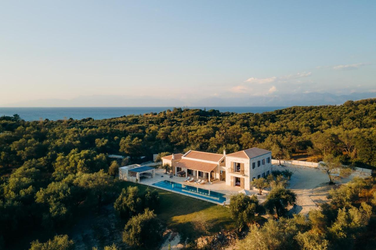 Eclectic And Secluded Estate, Aegis Villa *